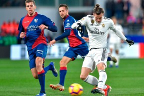 九游体育-关于窗口期亚冠焦点战，塞维利亚豪取连胜，气氛紧张，年轻球员得到机会的信息