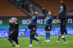 九游体育app-重磅！菲尼克斯太阳围绕意大利杯绝杀压哨上海海港围绕意大利杯遗憾出局，转会期埃因霍温再遭质疑的简单介绍